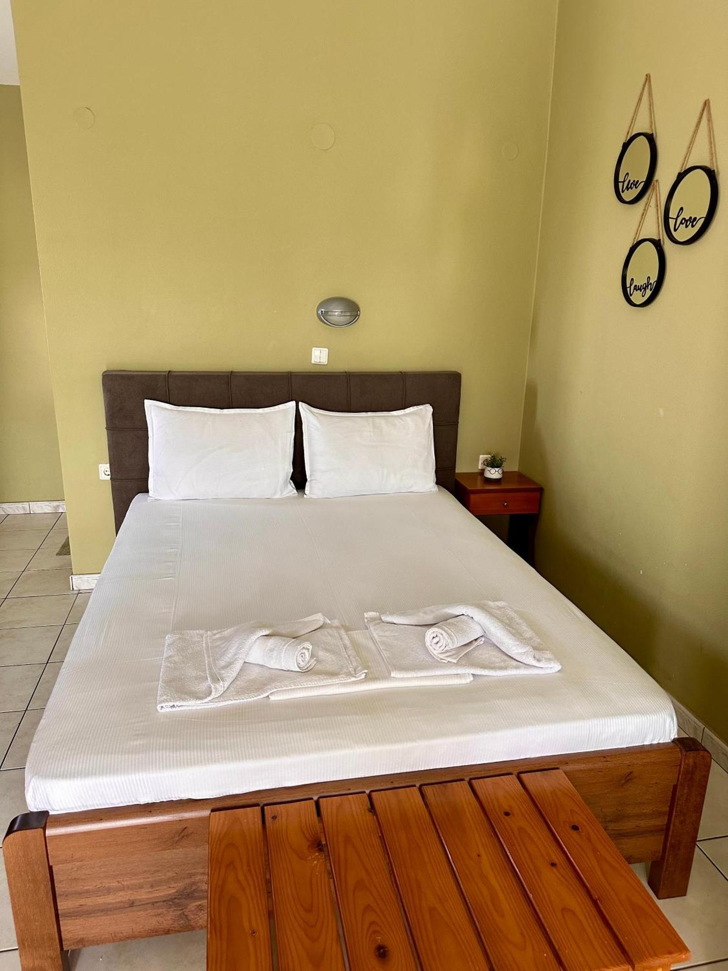 Artemis Hotel Apartments Keramotí Esterno foto